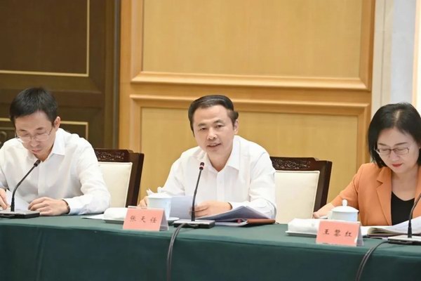 省委召开座谈会 张天任董事长作交流讲话-新闻动态-天能控股集团 - 贡献绿色能源，，，，，，创立优美生涯。。。。