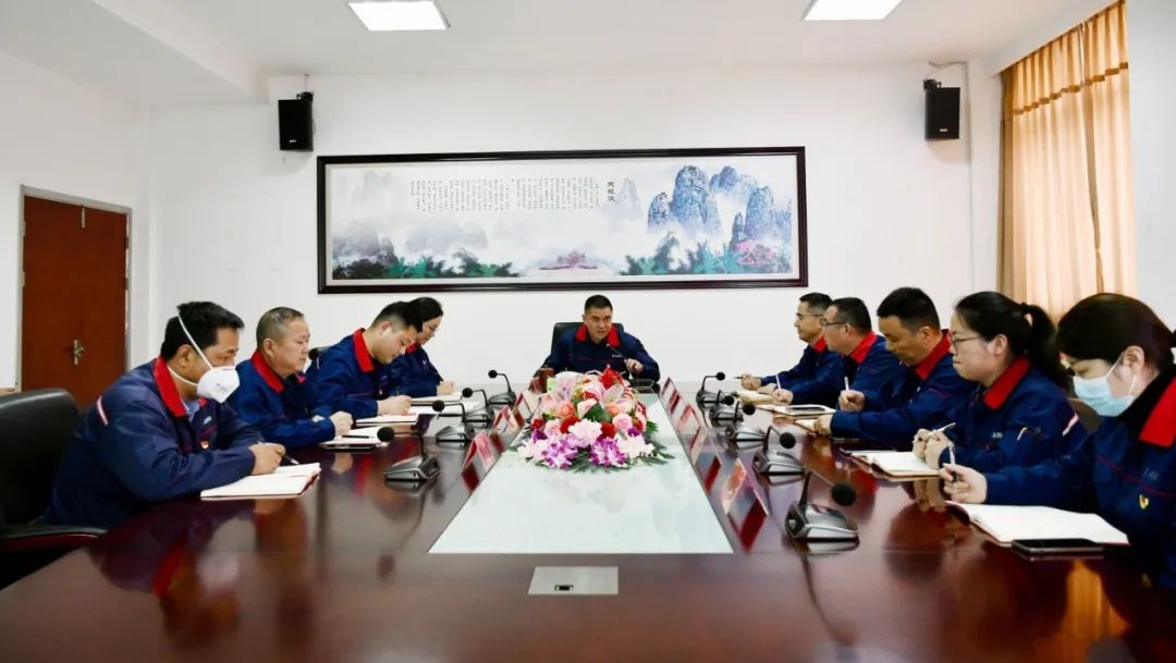 3月主题党日运动 | 学习贯彻董事长宣讲天下两会精神有关讲话，，，，让全体党员受教育谈体会-新闻动态-天能控股集团 - 贡献绿色能源，，，，创立优美生涯。。