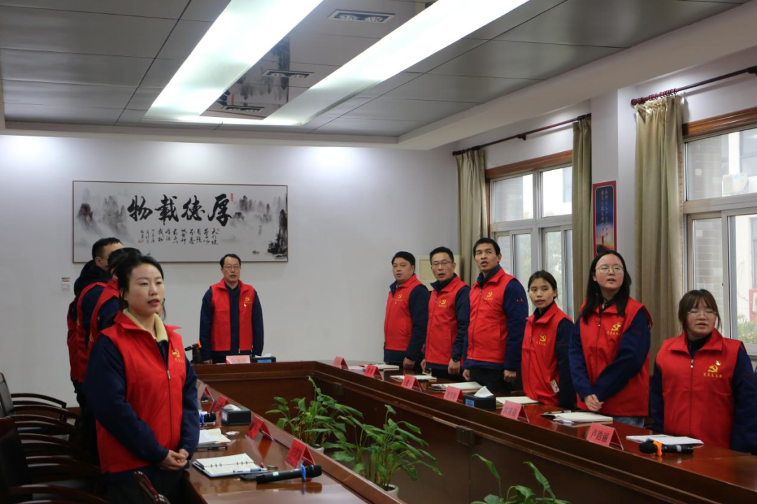 3月主题党日运动 | 学习贯彻董事长宣讲天下两会精神有关讲话，，，，让全体党员受教育谈体会-新闻动态-天能控股集团 - 贡献绿色能源，，，，创立优美生涯。。