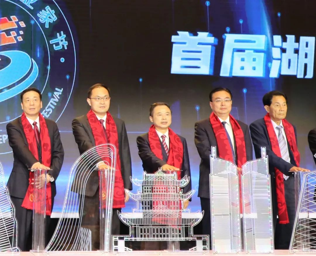 @所有天强人，，，，，一起往返首精彩的2022-新闻动态-天能控股集团 - 贡献绿色能源，，，，，创立优美生涯。。。。。。