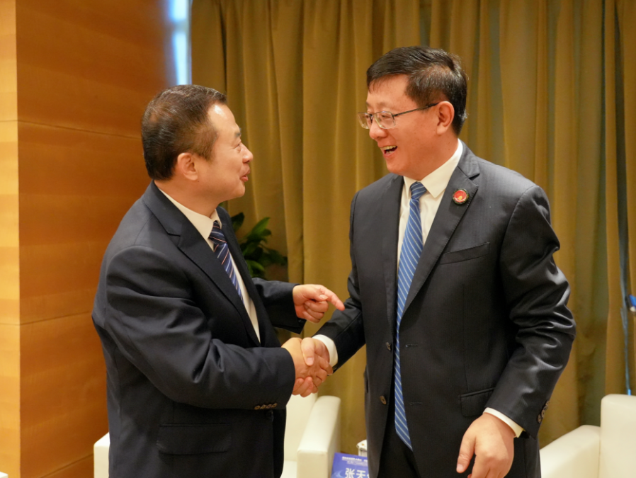 云南省委副书记、省长王予波会见张天任董事长-新闻动态-天能控股集团 - 贡献绿色能源，，，，创立优美生涯。。。。